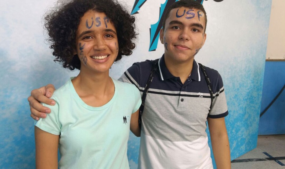 Ana Maria Sena e Breno Vinícius de Lucena estudaram na rede pública e foram aprovados na USP (Foto: Luiza Tenente/ G1)