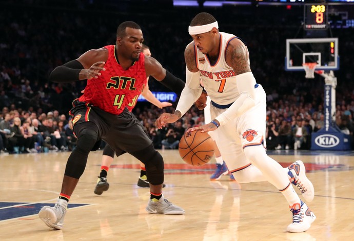 Carmelo Anthony, do New York Knicks, disputa lance com Paul Milsap, do Atlanta Hawks (Foto: Reuters/Anthony Gruppuso-USA TODAY Sports) Carmelo Anthony, do New York Knicks, disputa lance com Paul Milsap, do Atlanta Hawks (Foto: Reuters/Anthony Gruppuso-USA TODAY Sports)