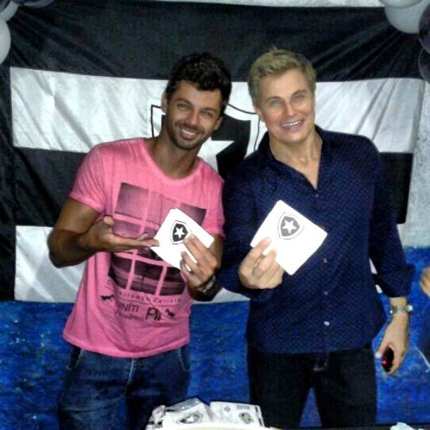 Edson posa com Felippe Luhan (Foto: Divulgação) Edson posa com Felippe Luhan (Foto: Divulgação)