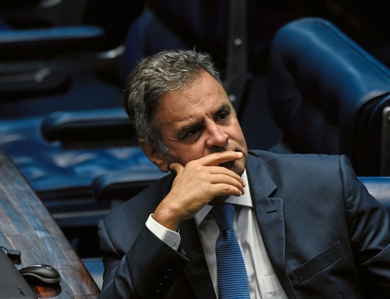 O senador Aécio Neves.Ele quer diferenciar corrupção de caixa dois para &quot;salvara política&quot; (Foto:  Mateus Bonomi/Agif/Folhapress)