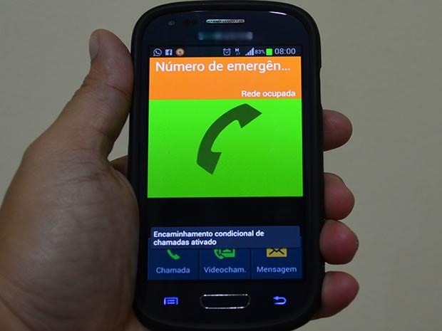 Usuário consegue completar a ligação para os telefones de emergência (Foto: Karla Lima/G1)