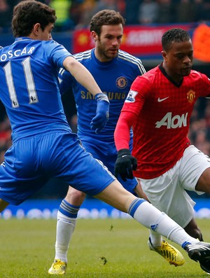 juan mata oscar chelsea evra manchester united (Foto: Agência Reuters)