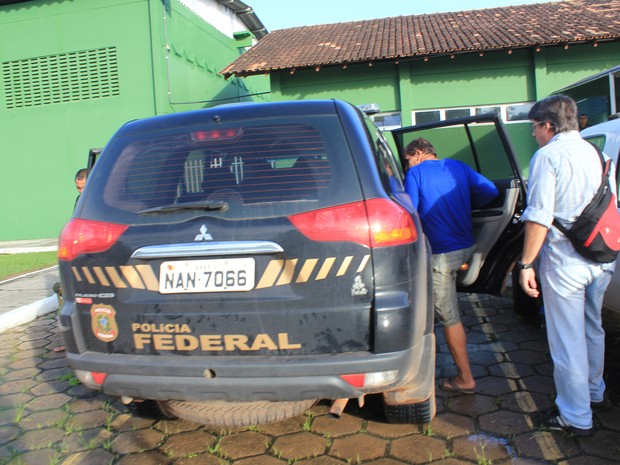Garimpeiros foram encaminhados à sede da Polícia Federal em Boa Vista (Foto: 4º Pelotão Especial de Fronteira)