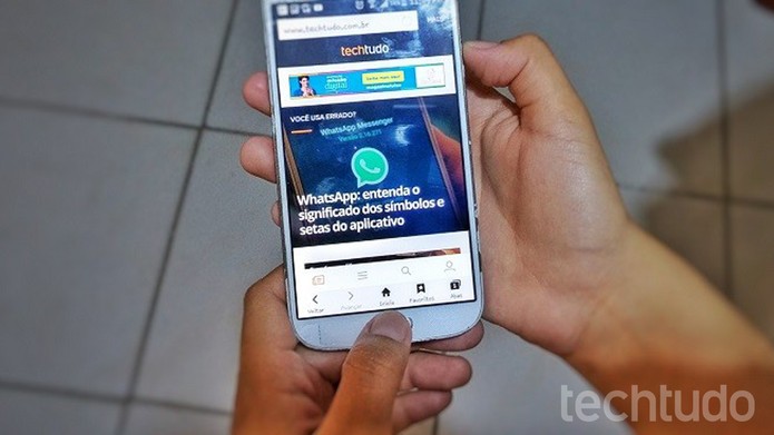 Pressione simultaneamente os botões Power e Home para tirar o print (Foto: Felipe Alencar/TechTudo) Pressione simultaneamente os botões Power e Home para tirar o print (Foto: Felipe Alencar/TechTudo)