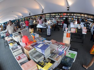 Livraria da Flip recebe poucos clientes na quarta-feira de evento (Foto: Flavio Moraes/G1) Livraria da Flip recebe poucos clientes na quarta-feira de evento (Foto: Flavio Moraes/G1)