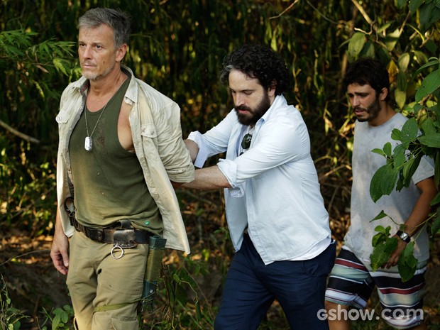 André consegue prender Kléber (Foto: Fábio Rocha/TV Globo)