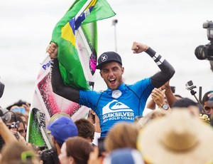Filipe Toledo comemora o título da etapa de abertura do Circuito Mundial de surfe em Gold Coast na Austrália (Foto: WSL / Kirstin Scholtz) Filipe Toledo comemora o título da etapa de abertura do Circuito Mundial de surfe em Gold Coast na Austrália (Foto: WSL / Kirstin Scholtz)
