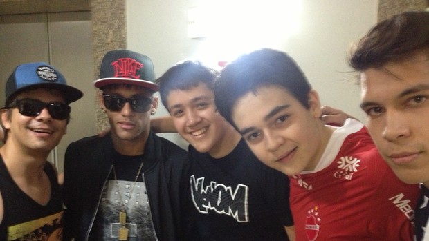 Neymar - chegada - hotel - Brasília (Foto: Fernando Prandi)