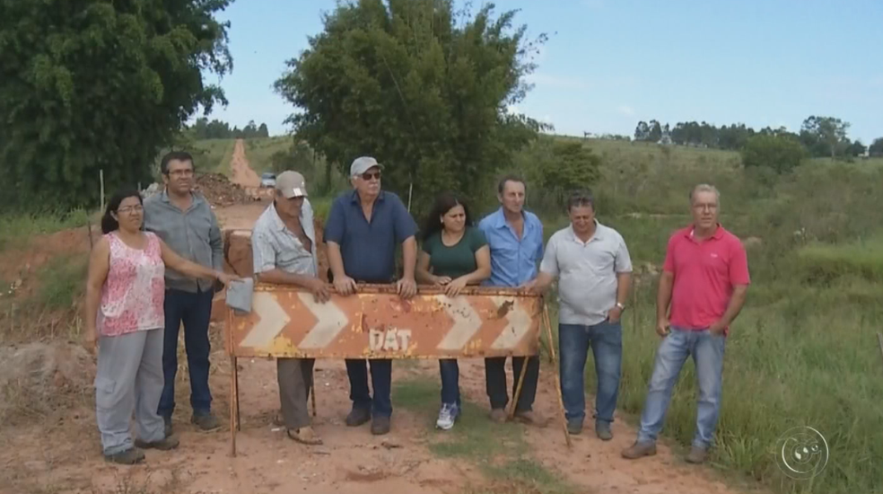 Moradores estão ilhados em bairro rural de Tupã (Foto: Reprodução/TV TEM)