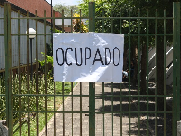 Prédio do IFPI Sul ocupado por estudantes em protesto (Foto: João Cunha/G1)