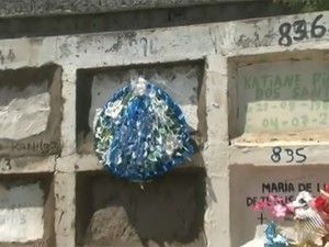 Túmulo cemitério São Jorge Feira de Sanbtana Bahia (Foto: Reprodução/TV Subaé)