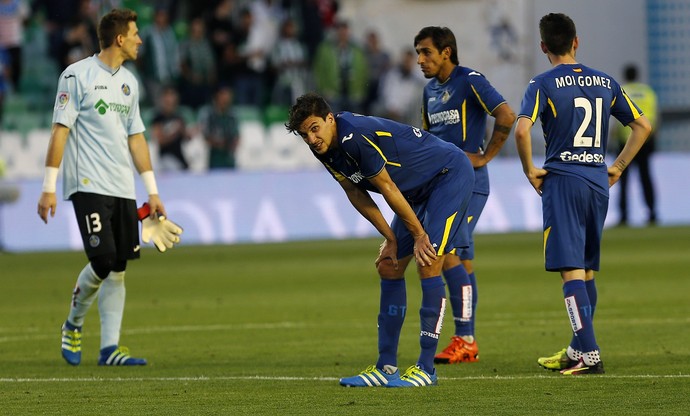 Jogadores do Getafe lamentam rebaixamento (Foto: EFE/Jose Manuel Vidal)