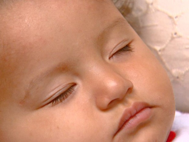 Pediatra de Rio Claro receita remédio ácido como se fosse colírio para bebê, afirma mãe (Foto: Cesar Fontenelle/EPTV)