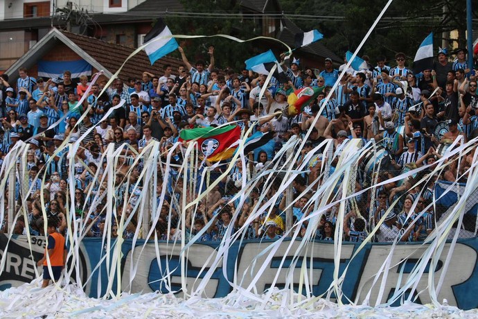 Torcida do Grêmio no jogo-treino (Foto: Lucas Rizzatti/GloboEsporte.com)