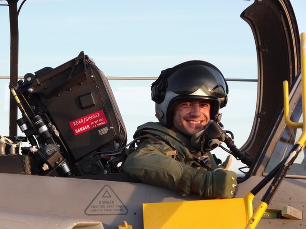 Fórneas é um dos dois únicos brasileiros preparados para pilotar o Gripen (Foto: Arquivo Pessoal)