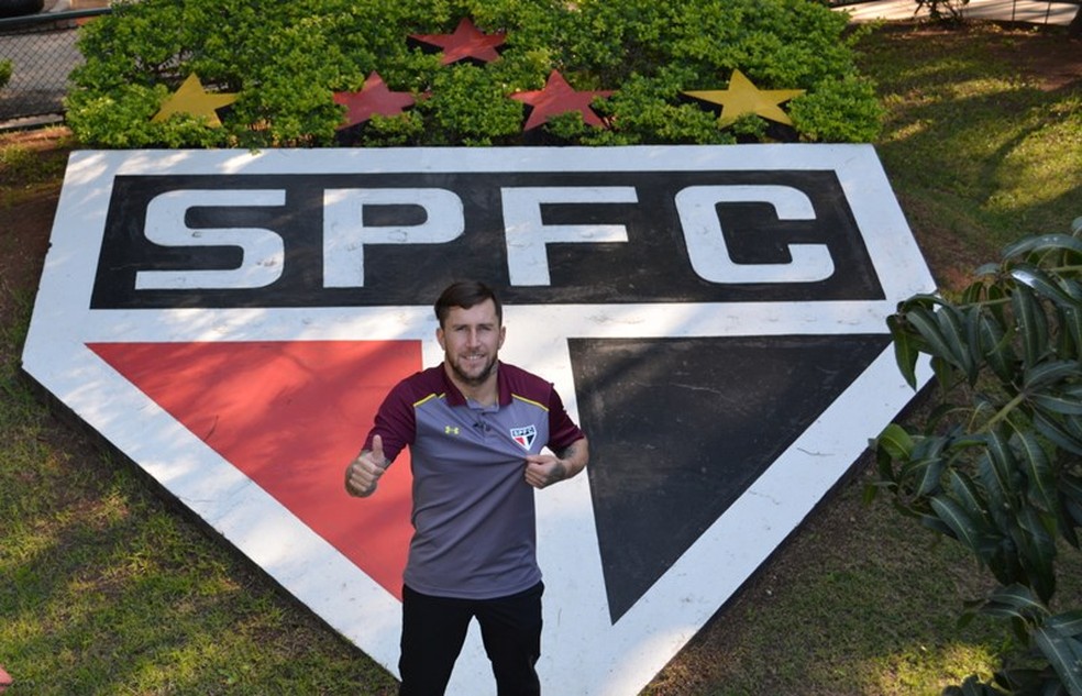 Jonatan Gómez assinou por três anos com o São Paulo (Foto: Erico Leonan / site oficial do SPFC)