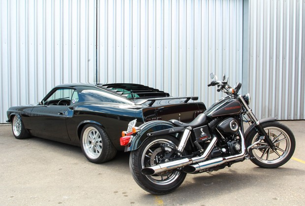 Harley foi personalizada em homenagem a Mustang (Foto: Divulgação)