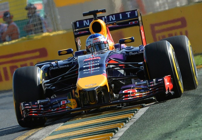 Sebastian Vettel em ação no segundo treino livre para o GP da Austrália (Foto: AFP)