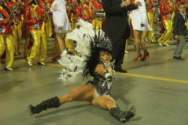 Ex Bbb Fabiana Teixeira Mostra Demais Em Desfile Chocada