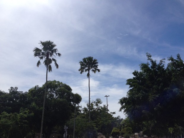 Sol já aparece no céu da Gávea, na Zona Sul do Rio, após o temporal (Foto: Alba Valéria Mendonça/G1)