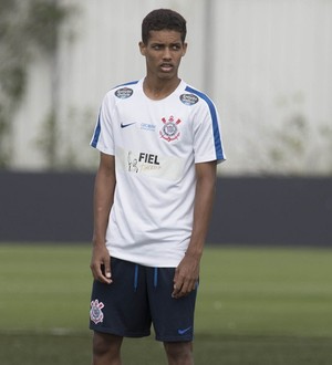 Cinco quilos? Preparador desmente suposto ganho muscular de Pedrinho