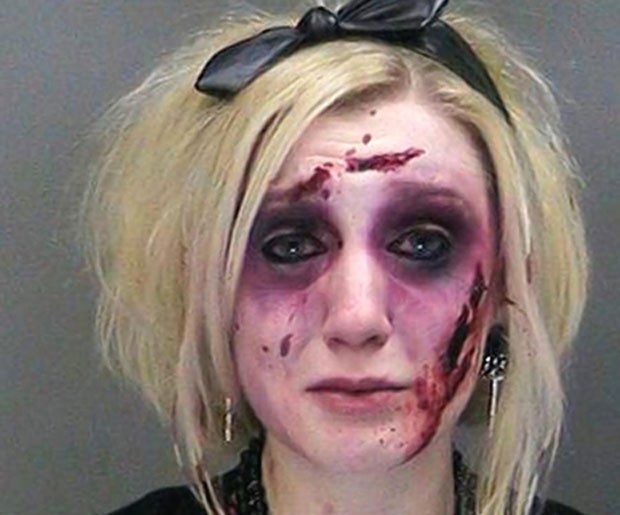 Fantasiada para festa de Halloween, Catherine Butler foi presa duas vezes no mesmo dia (Foto: Gates Police Department)