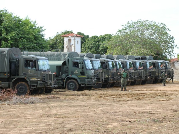 Fuzileiros navais fazem revista na Penitenciária Agrícola de Mossoró (Foto: Marcelino Neto/O Câmera) Fuzileiros navais fazem revista na Penitenciária Agrícola de Mossoró (Foto: Marcelino Neto/O Câmera)