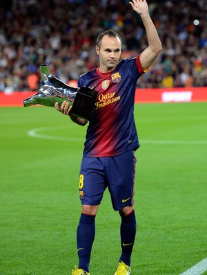 iniesta barcelona prêmio de melhor jogador da Europa (Foto: Agência AP)