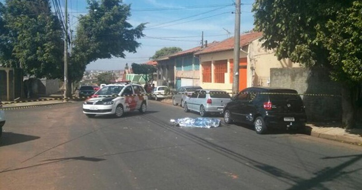 G1 Idoso morre atropelado e motociclista foge do local de acidente em Bauru notícias em G1 Idoso morre atropelado e motociclista foge do local de acidente em Bauru notícias em