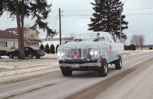 Empresa canadense construiu picape de gelo  (Foto: Reprodução/YouTube/Canadian Tire)