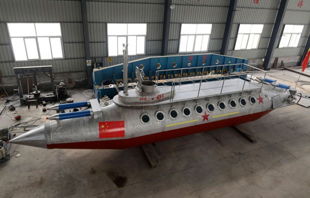 Submarino mede 15 metros de comprimento e pesa cerca de 25 toneladas (Foto: China Daily/Reuters)