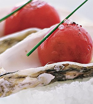 Tartar de ostras com tomate colgar (Foto: Divulgação)