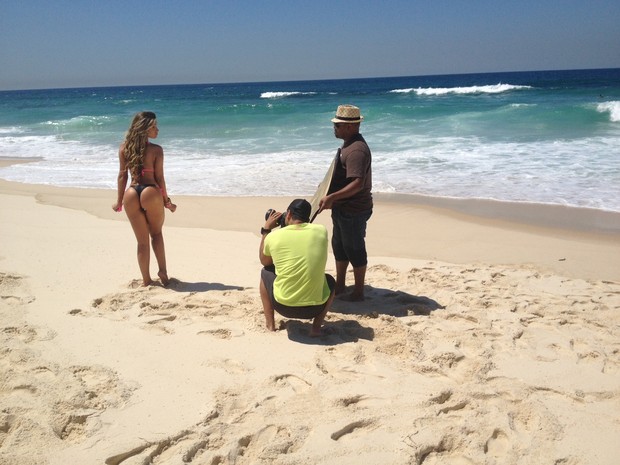 Andressa Urach posa de biquíni na praia (Foto: Davi Borges / Divulgação) Andressa Urach posa de biquíni na praia (Foto: Davi Borges / Divulgação)