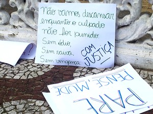 Manifestantes levaram cartazes para pedir punição (Foto: Mariane Rossi/G1)