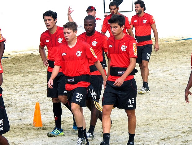 Adryan e Matheus no treino do Flamengo (Foto: Janir Junior / Globoesporte.com)