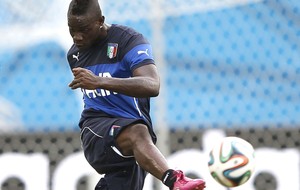 Balotelli Training italy (Photo: Reuters)