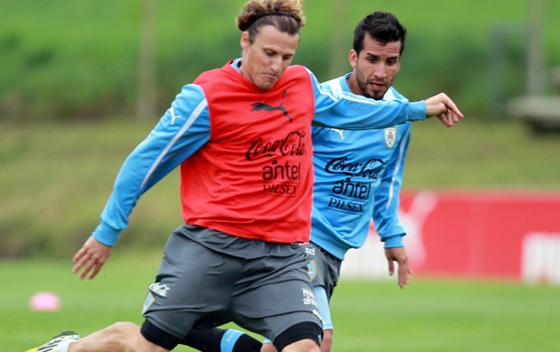 Forlan Uruguai treino (Foto: Agência EFE) Forlan Uruguai treino (Foto: Agência EFE)