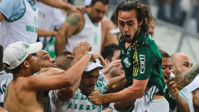Valdívia comemora primeiro gol pelo São Paulo e revela: Na