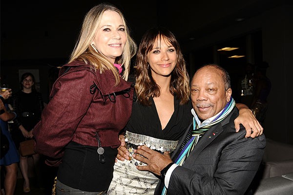 Peggy Lipton, Rashida Jones e Quincy Jones (Foto: Getty Images)