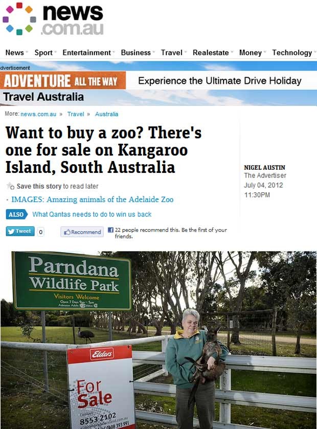 Site australiano mostra Shirley Ross em frente à placa de venda do parque zoológico, com um de seus animais nos braços. (Foto: News.com.au/Reprodução)