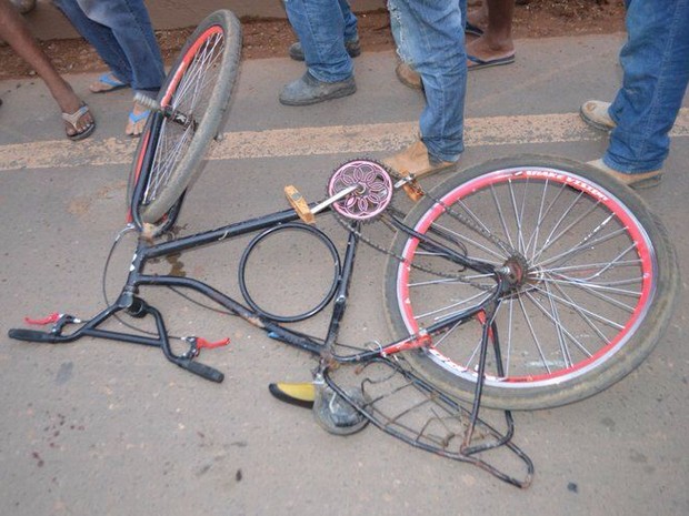 G1 - Ciclista Morre Ao Ser Atropelado Por Caminhão Na BR-364, Em Jaru ...