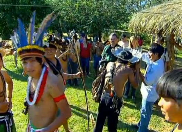 Indígenas da aldeia pater-suruí, que vivem em área de floresta amazônica no Norte do país (Foto: Reprodução/TV Globo)