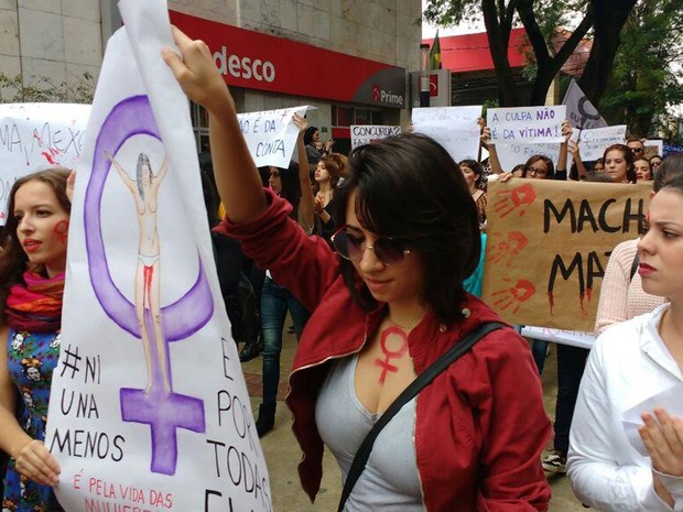 Protesto contra o estupro foi realizado no Calçadão do Centro de Presidente Prudente (Foto: Betto Lopes/TV Fronteira)