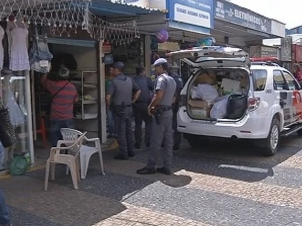 G1 Quatro Homens São Presos Em Flagrante No Camelódromo De Marília