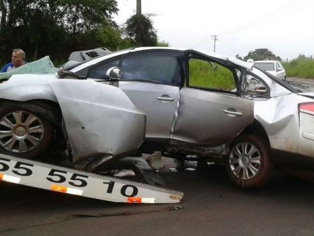 G1 Rapaz ferido em batida de carro árvore na SP 255 tem quadro