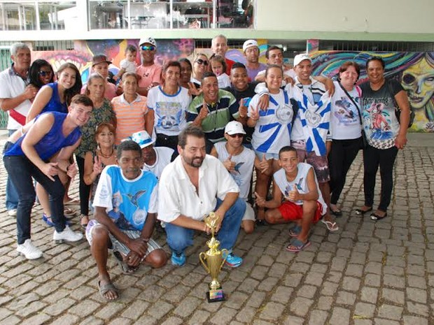 Integrantes da Bambas da Serra em Teresópolis comemoram o título de campeã (Foto: Divulgação/Prefeitura de Teresópolis/Marco Esteves)