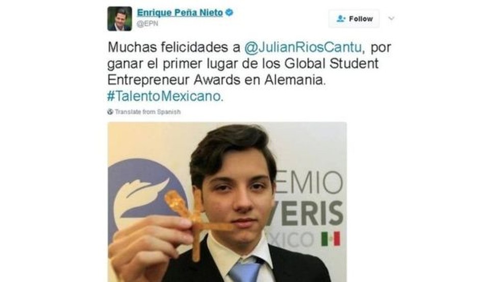 O presidente mexicano, Enrique Peña Nieto, parabenizou Julian e seus colegas pelo prêmio internacional para estudantes empreendedores (Foto: Reprodução/Twitter)