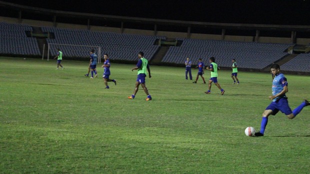 Coletivo do Piauí (Foto: Wenner Tito/GLOBOESPORTE.COM)