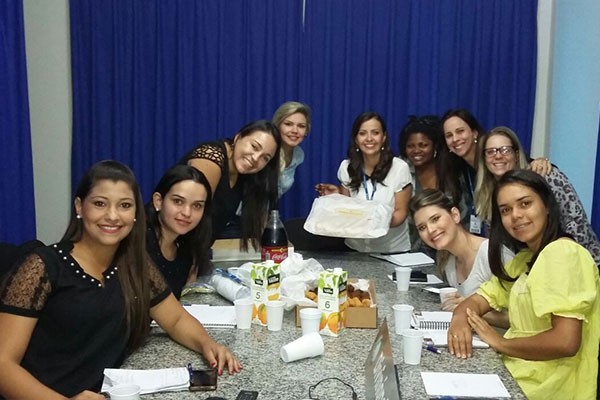 Colegas da TV Integração fizeram festa para receber a jornalista Ana Tereza (Foto: Reprodução Redes Sociais)