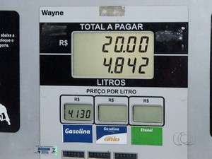 Aumento da gasolina assustou o consumidor  (Foto: Reprodução/TV Anhanguera)